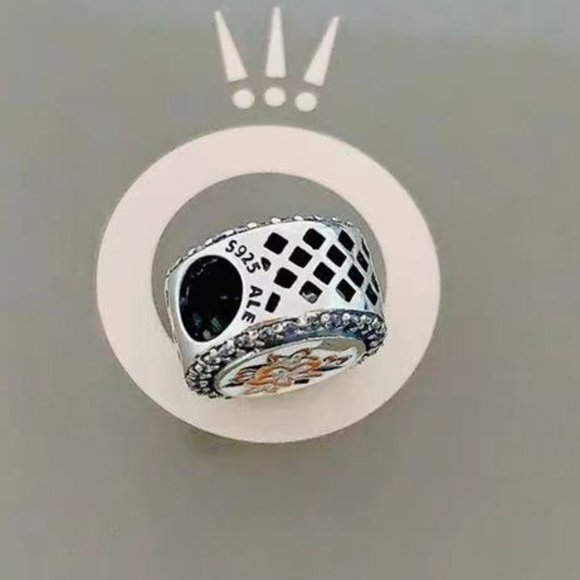 2023 Disney Parks Exclusive Pandora Charm Princess Moana Double Sided Floral - Picture 3 of 3
